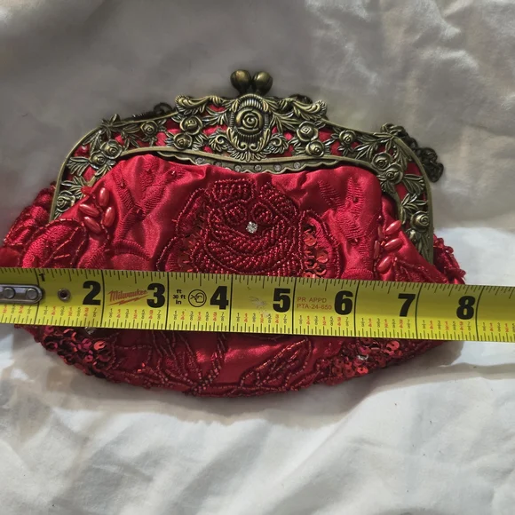 Elegant Red Beaded Clutch - Picture 5 of 6